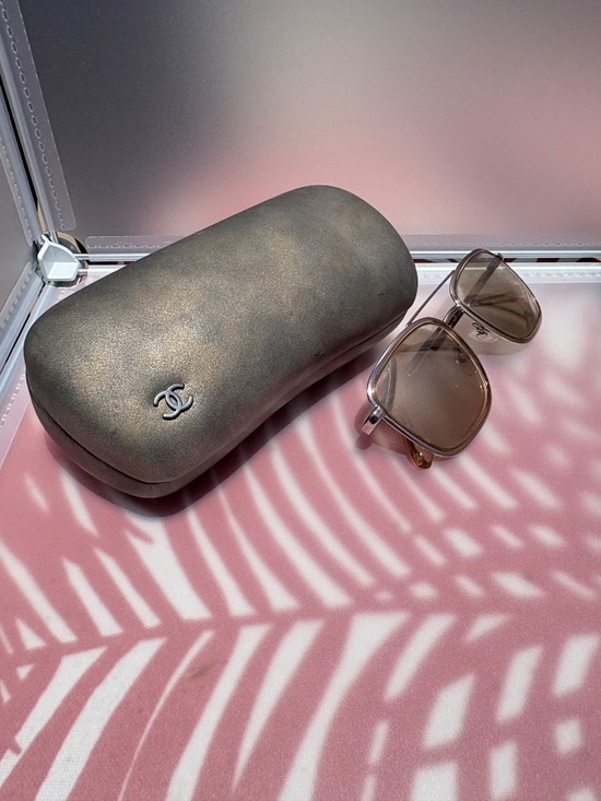 CHANEL 4241 metal pilot sunglasses in gold with mirrored lenses. main image 16